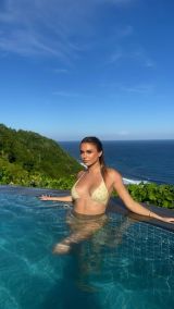 Миниатюра Индивидуалка Мирабель Железнодорожный Фотография 